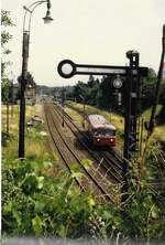 26.Juni 1993 VT959240 mit DZt 22827 von Eppingen nach Sinsheim Ausfahrt Gleis 3 in Steinsfurt .