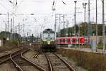 193 218 (Siemens Vectron) der Salzburger EisenbahnTransportLogistik GmbH (SETG) ist im Bereich des Bahnhofs Stendal abgestellt. Aufgenommen am Ende des Bahnsteigs 7. [7.10.2017 | 12:34 Uhr]