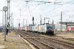 386 020-2 METRANS Rail s.r.o. mit einem Containerzug in Stendal und fuhr weiter in Richtung Magdeburg. 24.03.2018