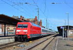 101 104-8 steht mit dem IC 142 nach Amsterdam Centraal in Stendal.