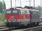 2143 006 stand am 26.04.2009 mit einer E-Lok im Gterbahnhof.
Standpunkt Bahnsteig 5 in Stendal.