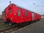 Ein Gertehilfswagen steht am 5. November 2011 im Bahnhof Stendal hinterstellt.