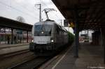 ES 64 U2 - 102 (182 602-3) HUPAC fr Raildox GmbH & Co. KG mit einem Holzzug in Stendal und fuhr mit dem Holzzug nach Borstel/Niedergrne weiter. 10.03.2012