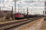 140 184-3 ELV - Eisenbahnlogistik Vienenburg-Rainer Mühlberg mit einem Schotterzug in Stendal und fuhr weiter in Richtung Magdeburg.