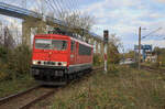 LDK 155 124 am 06.11.2022 Lz von Mukran nach Rostock Seehafen. Aufgenommen vom Bahnsteigende im Bf Rügendamm.