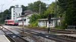 928 576 fährt von Norden in den Bahnhof Straubing ein.