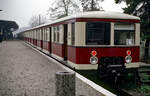 276 491, Baurt  Wannsee , Bj. 1932, hält am 13.11.1990 im S-Bf. Strausberg.