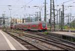 DBpbzfa mit Schublok 147 008-7 von DB Regio Baden-Württemberg als IRE19032 nach Karlsruhe Hbf wird in seinem Startbahnhof Stuttgart Hbf auf Gleis 8 bereitgestellt.
[16.7.2018 | 10:53 Uhr]