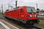 147 010 fährt am 31.05.2019 mit dem IRE19035 von Karlsruhe Hauptbahnhof in den Stuttgarter Hauptbahnhof ein.