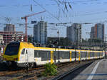 Der Elektrotriebzug ET 6.07 A Mitte September 2019 bei der Abfahrt vom Hauptbahnhof in Stuttgart.