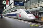Ein TGV POS im Stuttgarter Hauptbahnhof er fuhr um 12:55 Uhr ab. Das Bild wurde am 18.7.2007 gemacht.