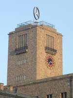 Der Turm des Stuttgarter Hauptbahnhofs am 24.12.2007 mit dem sich drehenden Mercedes-Stern...