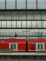 Das ist Stuttgart Hbf: Klare Linien, viel Glas.