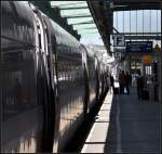 Kurz vor Türschluss - 

ICE im Stuttgarter Hauptbahnhof. 

08.04.2011 (J)