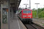 Bereitstellung einer RE/RB am 10.05.2013 mit 111 165 auf Gleis 16 in Stuttgart Hbf. Steuerwagen des Zuges war D-DB 50 80 82-34 289-2.