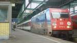 Am 15.9.12 stand die 101 118, welche damals noch für  Packendes Südafrika  warb, mit einer Gäubahn Garnitur im Stuttgarter Hauptbahnhof. 
Grüße auch an den freundlichen Lokführer! :)