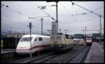 Stuttgart Hauptbahnhof am 23.6.1993:
ICE 401576 nach Hamburg, Mehrsystem Lok 181215 und 120101