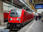 BR 147 001 mit einem IRE nach Karlsruhe in Stuttgart Hbf, 22.03.2018.