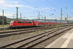 111 050-1 von DB Regio Baden-Württemberg als unbekannte RB- oder RE-Garnitur verlässt ihren Startbahnhof Stuttgart Hbf auf Gleis 9.
(verbesserte Version)
[16.7.2018 | 11:02 Uhr]