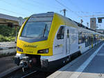 Der Elektrotriebzug ET 3.03 B Mitte September 2019 bei der Abfahrt vom Hauptbahnhof in Stuttgart.