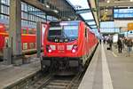 Blick auf die 147 016, als diese am 15.01.2019 mit ihrem  n-Wagen -Zug im Stuttgarter Hbf auf die Ausfahrt in Richtung Abstellbahnhof wartete.