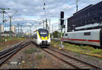 Nachschuss auf 3442 203 (Bombardier Talent 2) von DB Regio Baden-Württemberg als RE 17539 (RE19) nach Schwäbisch Hall-Hessental, der den Startbahnhof Stuttgart Hbf abweichend auf Gleis 14 verlässt.
Aufgenommen am Ende des Bahnsteigs 13/14.
(Smartphone-Aufnahme)
Bild durchlief die Selbstfreischaltung (Anpassung der Beschreibung).
[30.9.2019 | 15:56 Uhr]