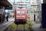 STUTTGART, 20.09.2021, 101 104-8 hinter einem IC bei der Ausfahrt aus Stuttgart Hbf