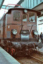 Museal erhaltene Ellok 21 534 im Hauptbahnhof Stuttgart bei einer Feier des BDEF, 31.05.1984