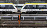 Der Weichenstörungs-Verhinderer - 

Für einen reibungslosen Betrieb müssen die zahlreichen Weichen regelmässig geschmiert werden (wenn ich das richtig interpretiere).

Stuttgart-Hbf, 12.03.2024 (M)