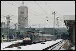 Es dominierten Grau- und Schwarztne, als am 7.01.2008 ES 64 U2-067 (182 567)  Bosporus Sprinter  ihren IC aus dem Stuttgarter Hauptbahnhof nach Mnchen zog.