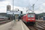 Ein Bild ohne Zukunft? 146 209-2 schiebt am 8.5.2010 einen IRE aus Lindau in den Stuttgarter Kopfbahnhof und positioniert sich dabei auch neben dem alten Bahnhofsturm.