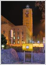 Nacht in Stuttgart -    Der Turm des Stuttgarter Hauptbahnhofes.