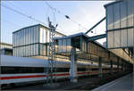 Schöner Zweckbau -    Die Überdachung der Bahnsteige des Stuttgarter Hauptbahnhofes.