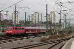 Am 23.10.2014 drückte die 111 174-9 vom BW Suttgart einen n-Wagen Zug aus dem Hauptbahnhof von Stuttgart in Richtung Bahnbetriebswerk Stuttgart-Rosenstein.