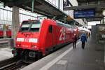 146 222-5  25 Jahre DB Zugbus Regionalverkehr Alb-Bodensee GmbH (RAB)  am 23.10.2014 mit dem RE 19128 (Stuttgart Hbf - Osterburken  und der 146 210-0 an der Zugspitze im Startbahnhof Stuttgart Hbf.