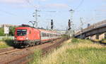 AM 14.06.2018 fährt 1116 077  Christof  mit EC 112 Klagenfurt-Frankfurt den Bahnhof Stuttgart-Zuffenhausen.  