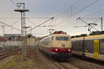 103 245 mit Rheingold-Sonderzug aus dem Ruhrgebiet am 09.12.2023 in Stuttgart-Zuffenhausen.