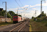 185 209-4 zieht einen Gemischtwarenladen durch den Bahnhof Teutschenthal Richtung Halle (Saale) und wurde am Bahnsteigende von Gleis 2 eingefangen.