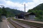 Das Bahnhofsgebude und die Bahnsteige in Triberg; 20.06.2010