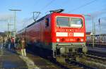 143 098 mit RB 37063 (Uelzen–Magdeburg) am 19.12.1999 in Uelzen. An jenem Tag wurde der planmige Zugverkehr auf der wiederaufgebauten  Amerika-Linie  (Uelzen–)Wieren–Salzwedel aufgenommen.