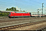 101 005-7 als IC 2168 (Linie 60) von Stuttgart Hbf nach Karlsruhe Hbf durchfährt den Bahnhof Vaihingen(Enz) auf Gleis 6.
Aufgenommen von Bahnsteig 1/2.
[26.7.2019 | 13:19 Uhr]