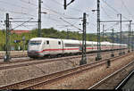 401 562-4 (Tz 162  Geisenheim/Rheingau ) als verspäteter ICE 598 (Linie 11) von München Hbf nach Berlin Gesundbrunnen durchfährt den Bahnhof Vaihingen(Enz) auf Gleis 5.