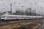 Ein IC-Zug Anfang Dezember 2019 während der Ankunft am Hauptbahnhof in Wanne-Eickel.