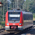 Triebzug 422 070-3 unterwegs als S2 bei der Einfahrt am Hauptbahnhof Wanne-Eickel.