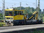 Ein Robel GKW 315 der DB Bahnbaugruppe bei der Durchfahrt am Hauptbahnhof Wanne-Eickel. (Juni 2019)