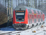 Der von 146 120-1 geschobene RE2 nach Düsseldorf Hbf bei der Einfahrt am Hauptbahnhof Wanne-Eickel.