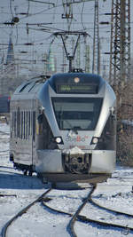 Der Elektrotriebzug ET 22 2101 kurz vor der Einfahrt am Hauptbahnhof Wanne-Eickel.