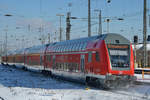 RE2 nach Osnabrück Hbf ist hier bei der Ausfahrt am Hauptbahnhof Wanne-Eickel zu sehen. (Februar 2021)