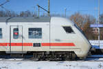 Der Kopf eines IC1-Steuerwagens, so gesehen im Februar 2021 bei der Einfahrt am Hauptbahnhof Wanne-Eickel.