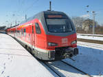 Der Elektrotriebzug 1428 509 ist als RE42 unterwegs und hier im Februar 2021 kurz vor der Einfahrt am Hauptbahnhof Wanne-Eickel abgelichtet worden.